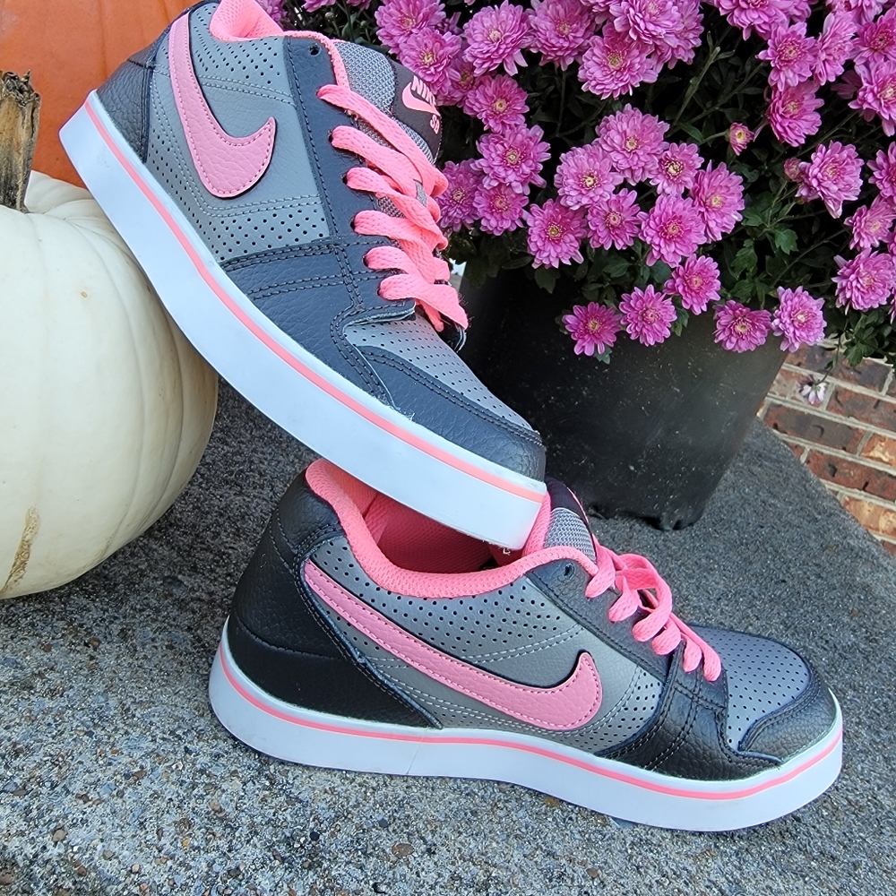 Youth Nike SB (kids size 6) NWOT